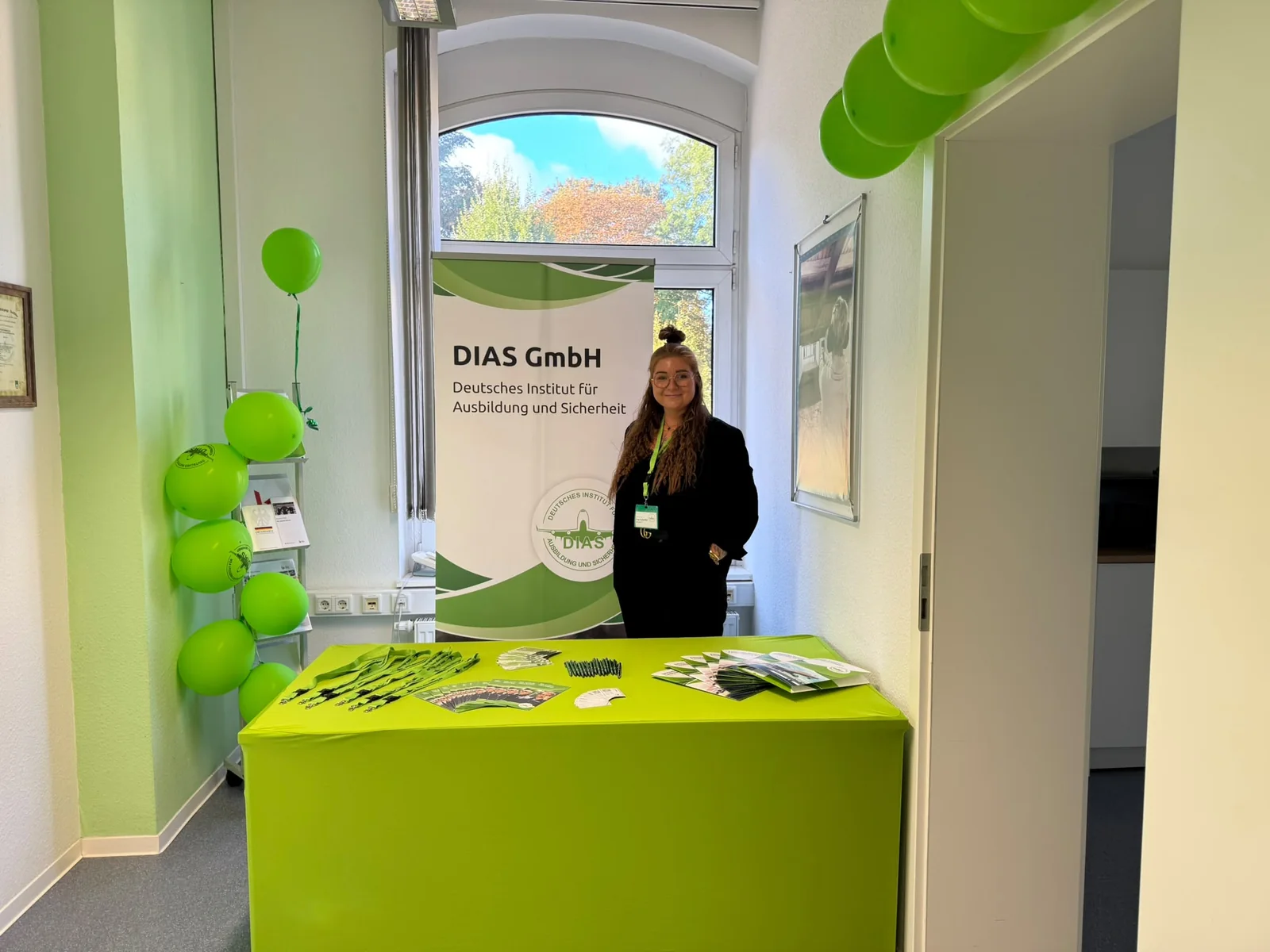 Empfang bei DIAS Bildung in Halle mit unserer Recruiterin Frau Scheffel und Informationsmaterial.
