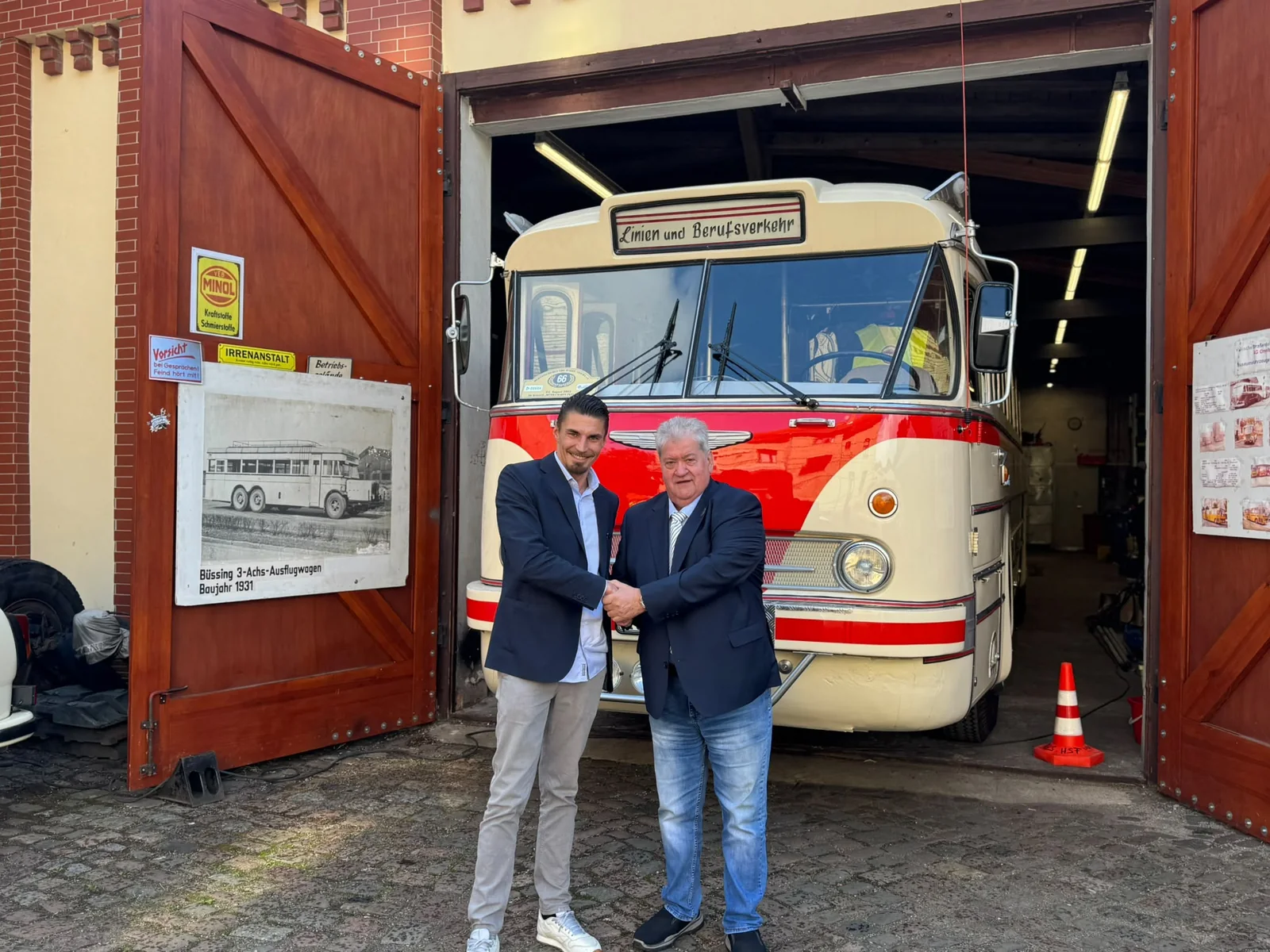 DIAS-Geschäftsführer Herr Lenz und Recruiter Herr Gepper aus Hannover beim Tag der offenen Tür in Halle.